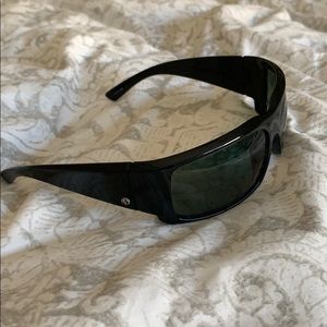 Electric polarized sunglasses
